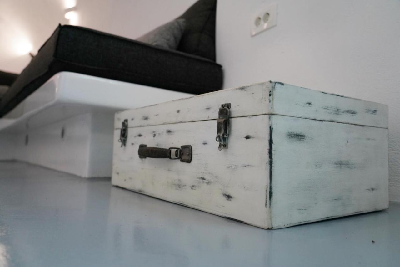 Oinos Luxury Suites Foinikia  Bagian luar foto