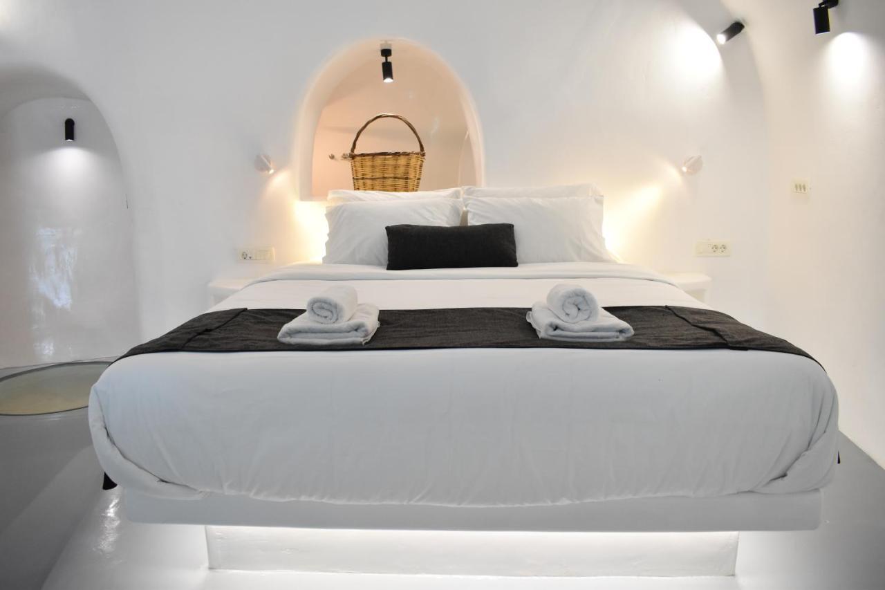 Oinos Luxury Suites Foinikia  Bagian luar foto