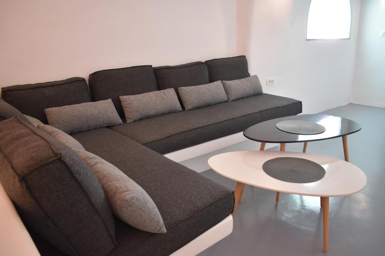 Oinos Luxury Suites Foinikia  Bagian luar foto