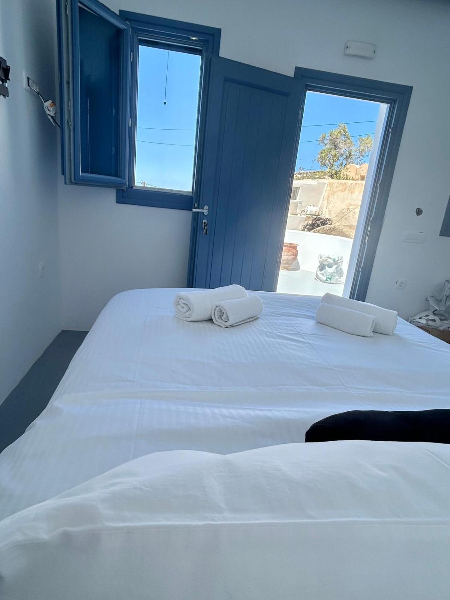Oinos Luxury Suites Foinikia  Bagian luar foto