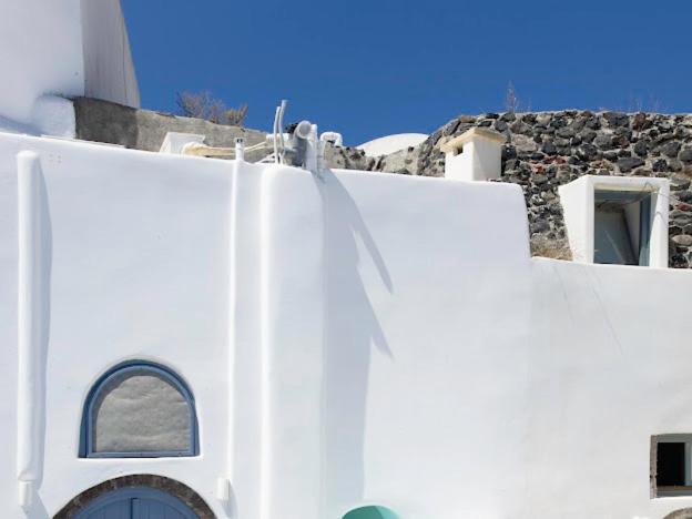 Oinos Luxury Suites Foinikia  Bagian luar foto