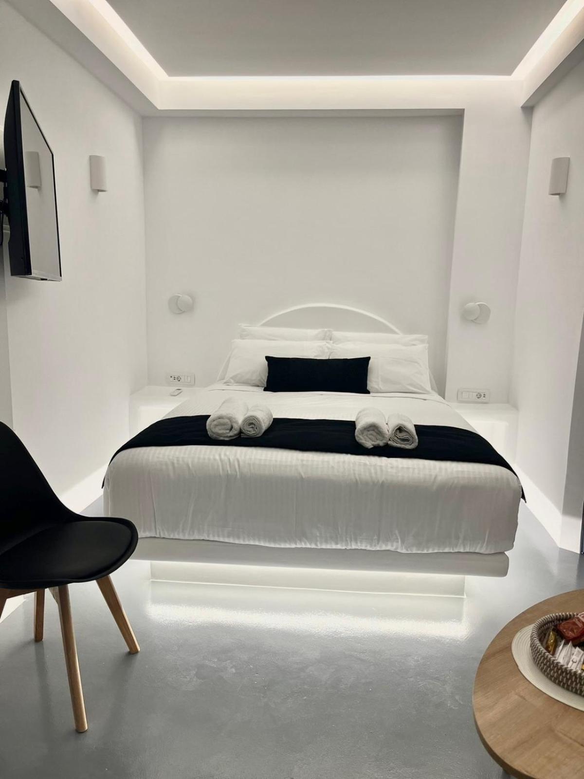 Oinos Luxury Suites Foinikia  Bagian luar foto