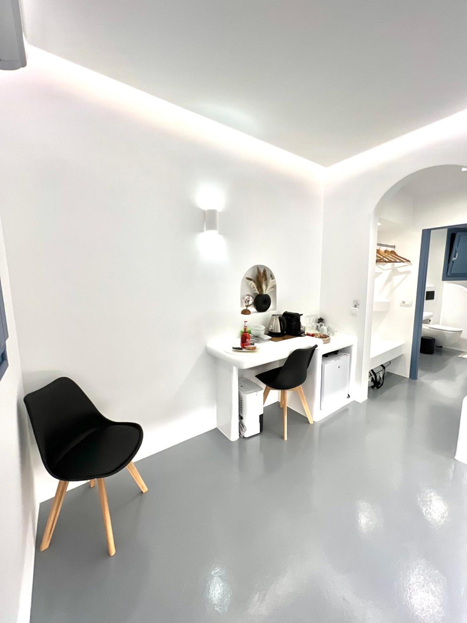 Oinos Luxury Suites Foinikia  Bagian luar foto