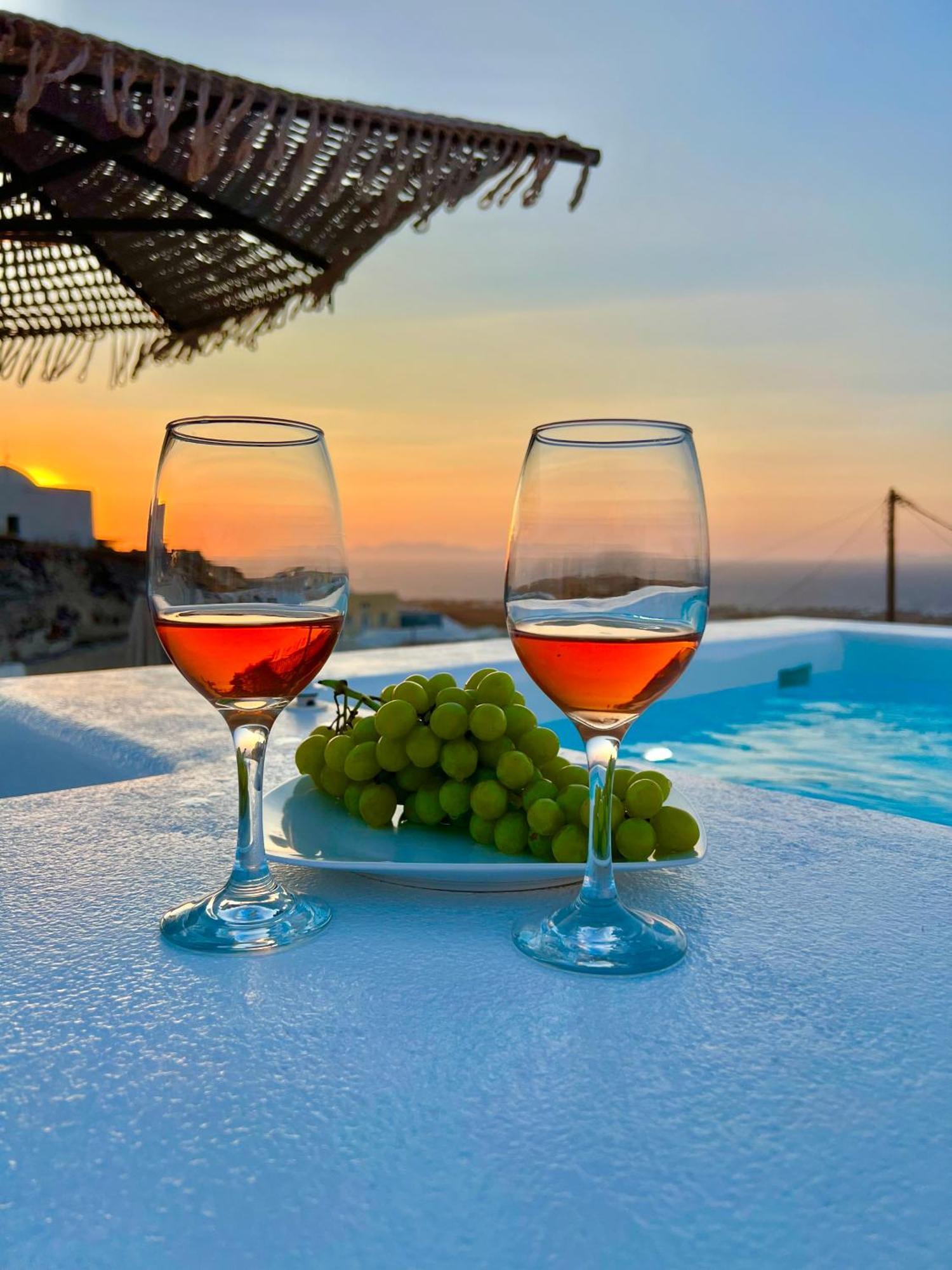 Oinos Luxury Suites Foinikia  Bagian luar foto