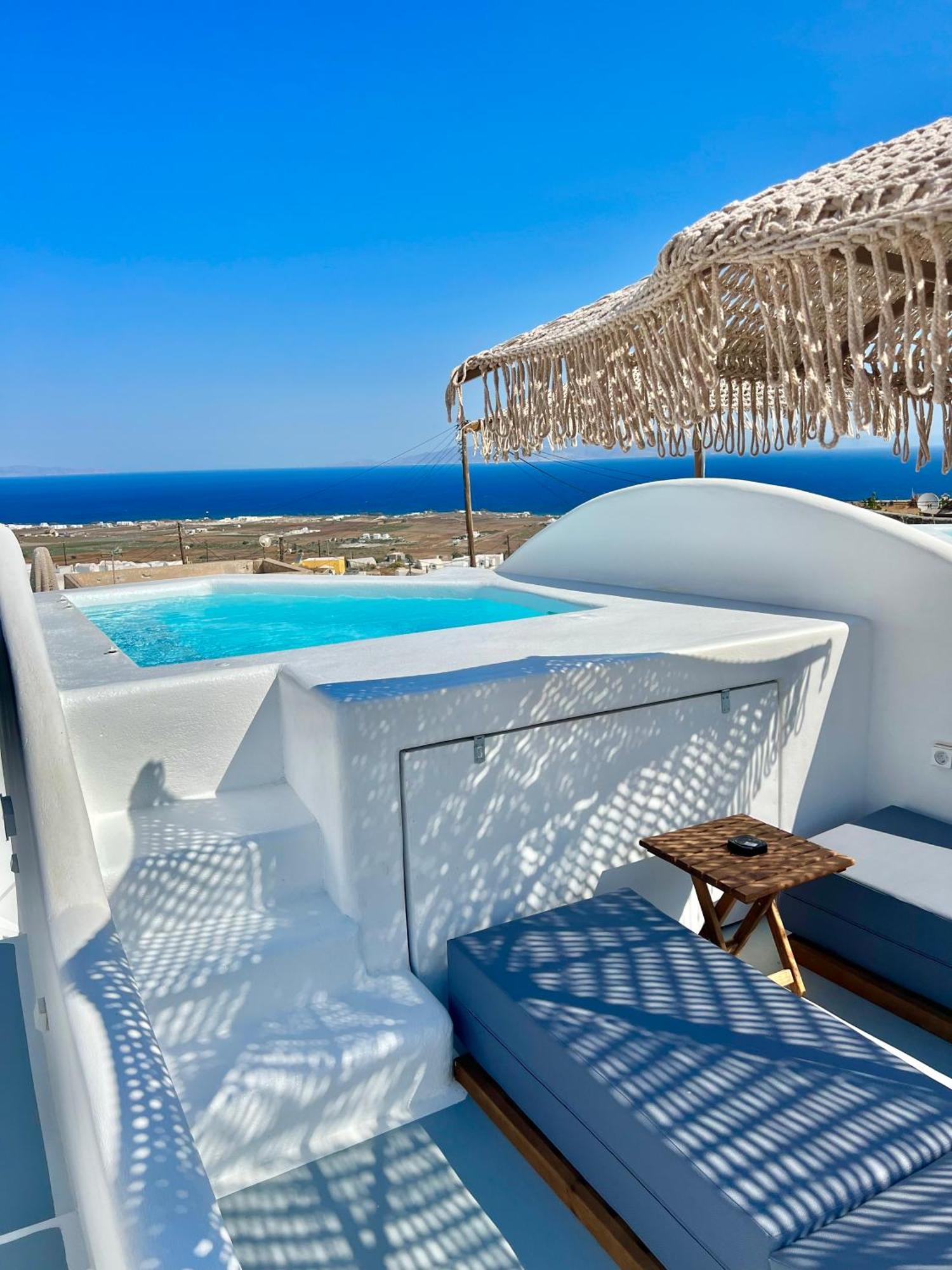 Oinos Luxury Suites Foinikia  Bagian luar foto