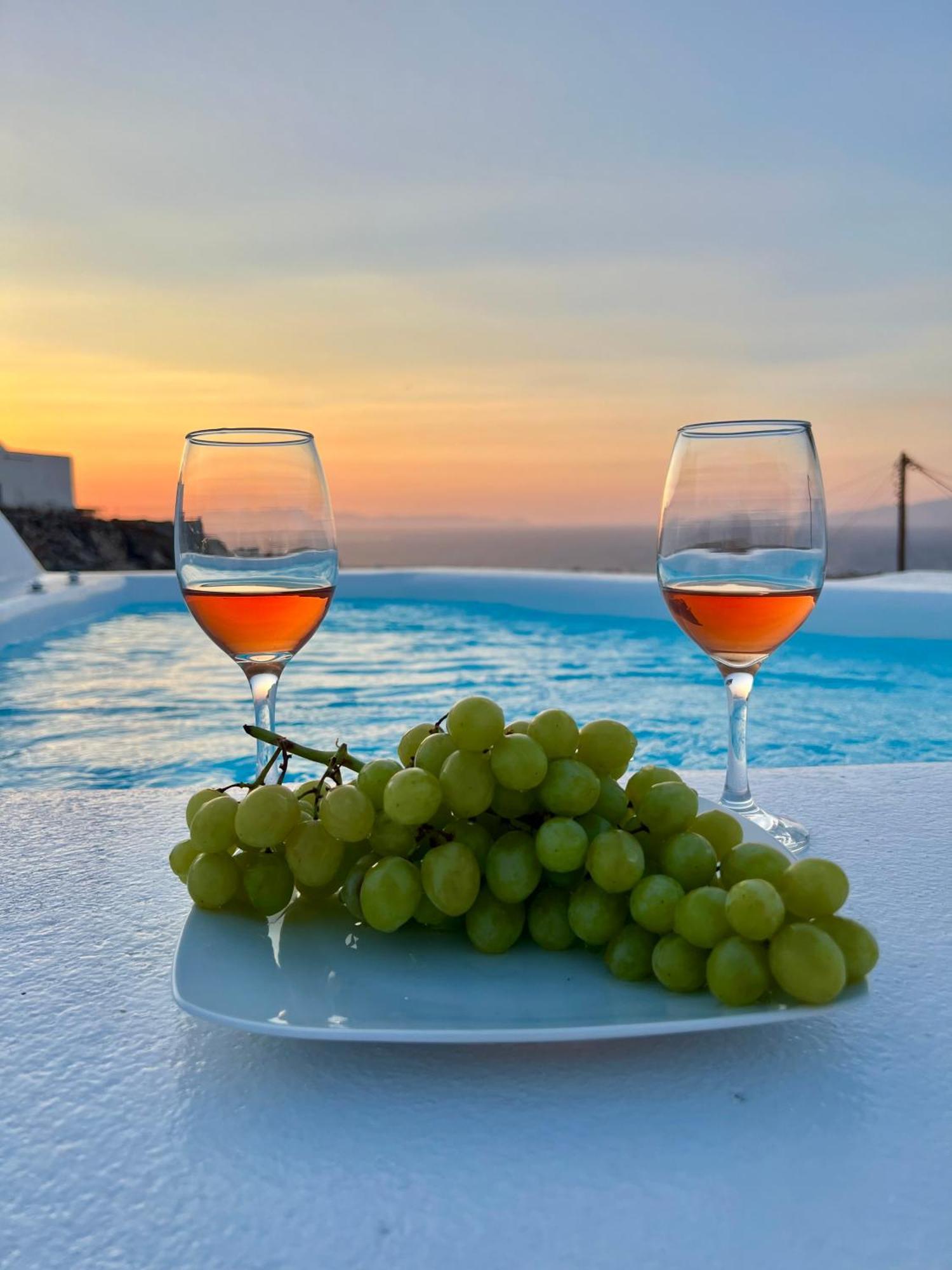 Oinos Luxury Suites Foinikia  Bagian luar foto